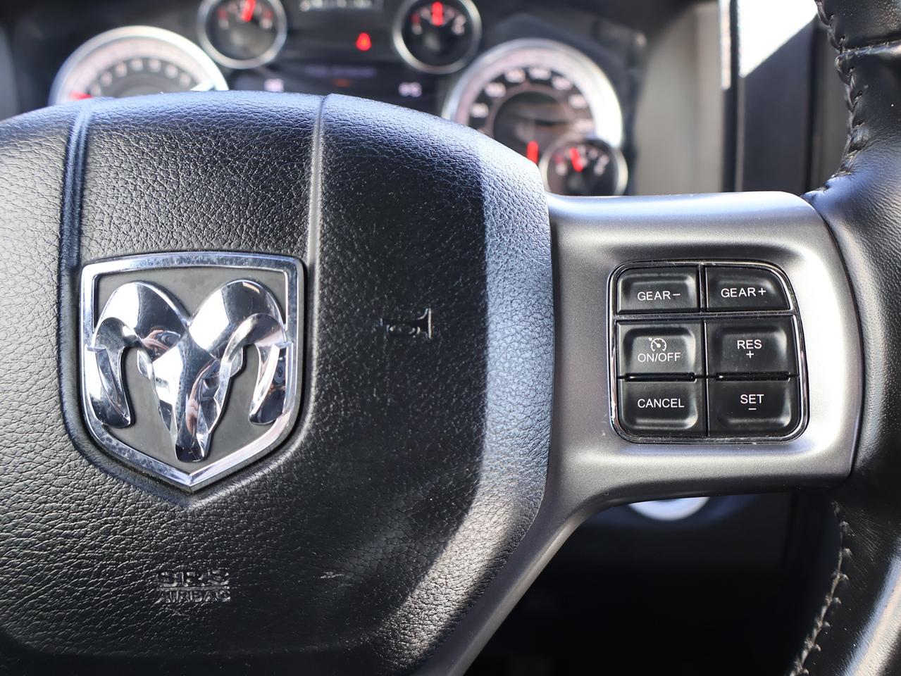 2021 RAM 1500 Classic WARLOCK HEMI 4WD CERTIFIED *1 OWNER*ACCIDENT FREE*DODGE MAINTAIN*  CAMERA BLUETOOTH HEATED SEATS/STEERING CRUISE ALLOYS Photo