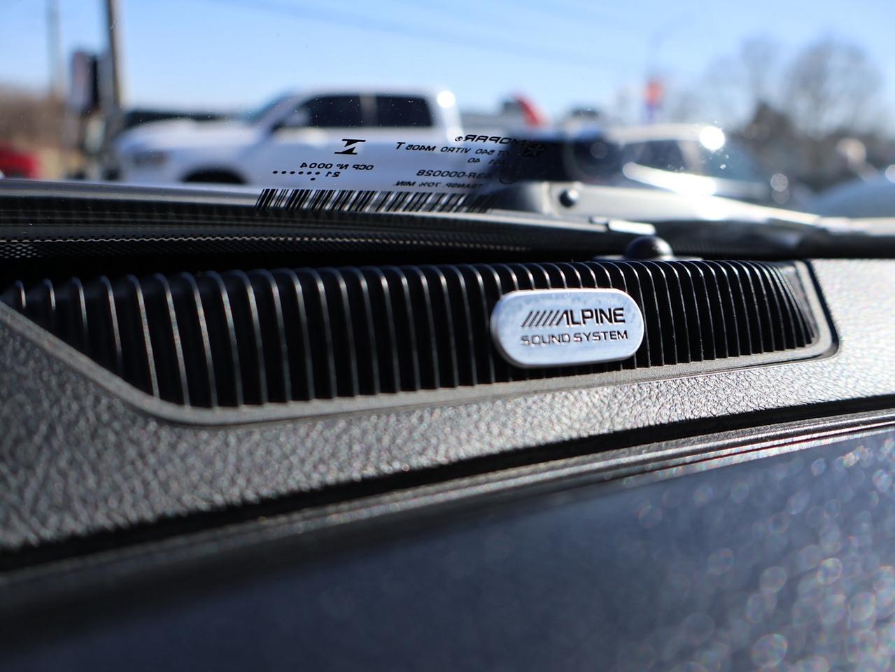 2021 RAM 1500 Classic WARLOCK HEMI 4WD CERTIFIED *1 OWNER*ACCIDENT FREE*DODGE MAINTAIN*  CAMERA BLUETOOTH HEATED SEATS/STEERING CRUISE ALLOYS Photo