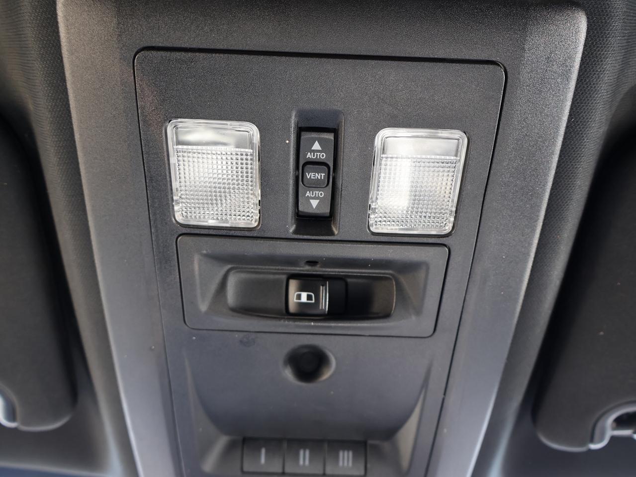 2021 RAM 1500 Classic WARLOCK HEMI 4WD CERTIFIED *1 OWNER*ACCIDENT FREE*DODGE MAINTAIN*  CAMERA BLUETOOTH HEATED SEATS/STEERING CRUISE ALLOYS Photo