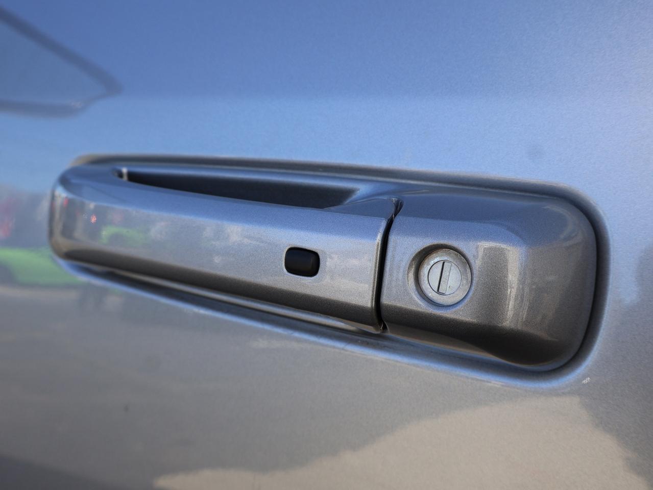 2021 RAM 1500 Classic WARLOCK HEMI 4WD CERTIFIED *1 OWNER*ACCIDENT FREE*DODGE MAINTAIN*  CAMERA BLUETOOTH HEATED SEATS/STEERING CRUISE ALLOYS Photo