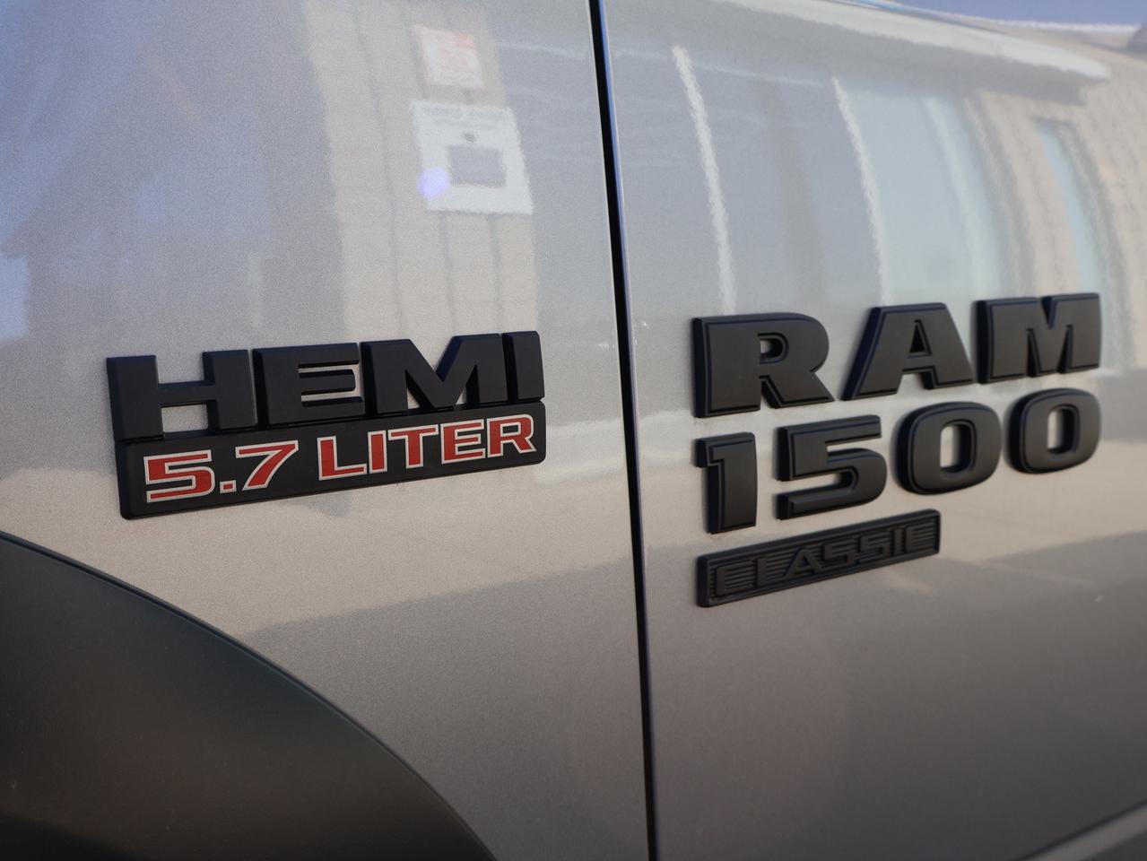 2021 RAM 1500 Classic WARLOCK HEMI 4WD CERTIFIED *1 OWNER*ACCIDENT FREE*DODGE MAINTAIN*  CAMERA BLUETOOTH HEATED SEATS/STEERING CRUISE ALLOYS Photo