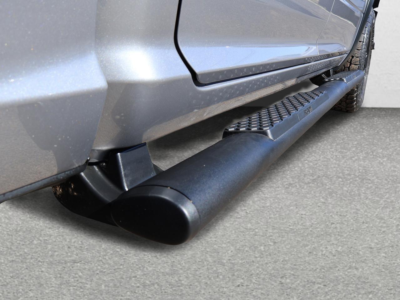 2021 RAM 1500 Classic WARLOCK HEMI 4WD CERTIFIED *1 OWNER*ACCIDENT FREE*DODGE MAINTAIN*  CAMERA BLUETOOTH HEATED SEATS/STEERING CRUISE ALLOYS Photo