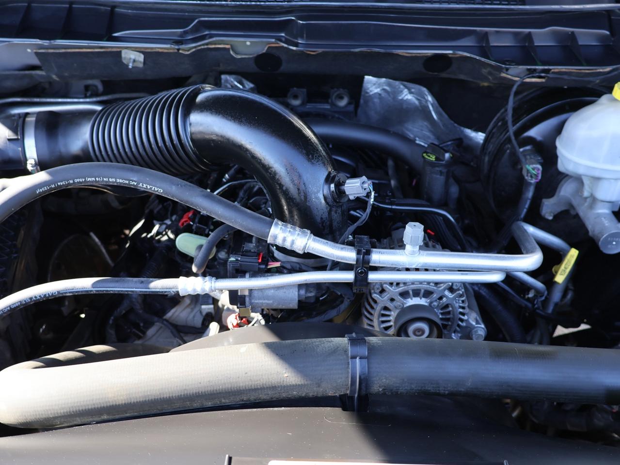 2021 RAM 1500 Classic WARLOCK HEMI 4WD CERTIFIED *1 OWNER*ACCIDENT FREE*DODGE MAINTAIN*  CAMERA BLUETOOTH HEATED SEATS/STEERING CRUISE ALLOYS Photo