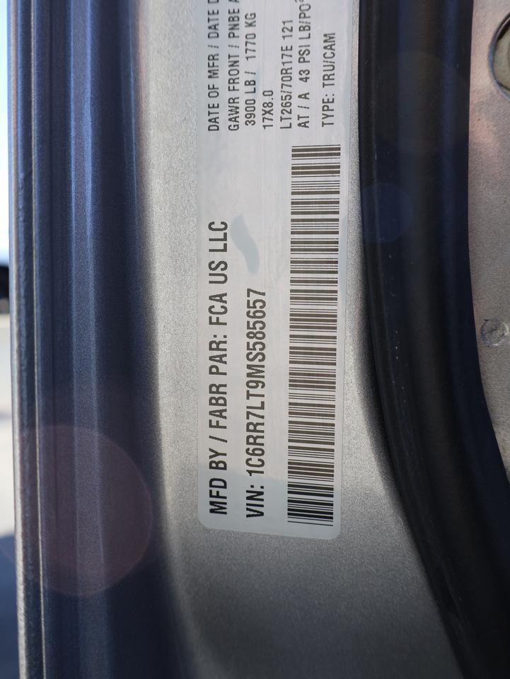 2021 RAM 1500 Classic WARLOCK HEMI 4WD CERTIFIED *1 OWNER*ACCIDENT FREE*DODGE MAINTAIN*  CAMERA BLUETOOTH HEATED SEATS/STEERING CRUISE ALLOYS Photo