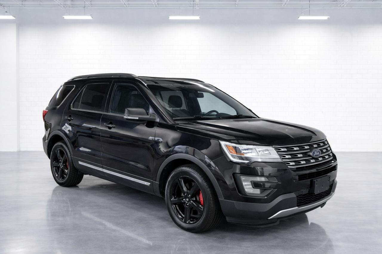 2017 Ford Explorer XLT V6 4WD One Owner Photo3