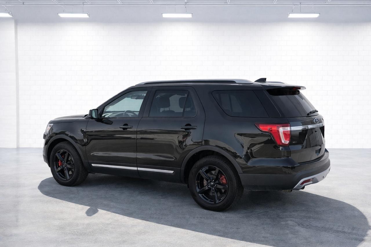 2017 Ford Explorer XLT V6 4WD One Owner Photo