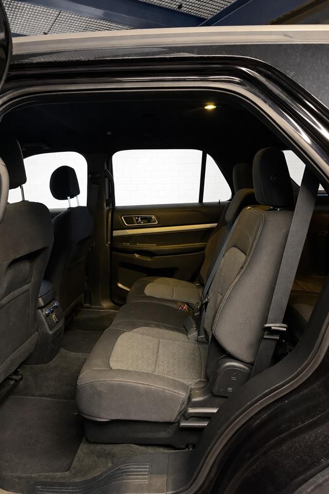 2017 Ford Explorer XLT V6 4WD One Owner Photo