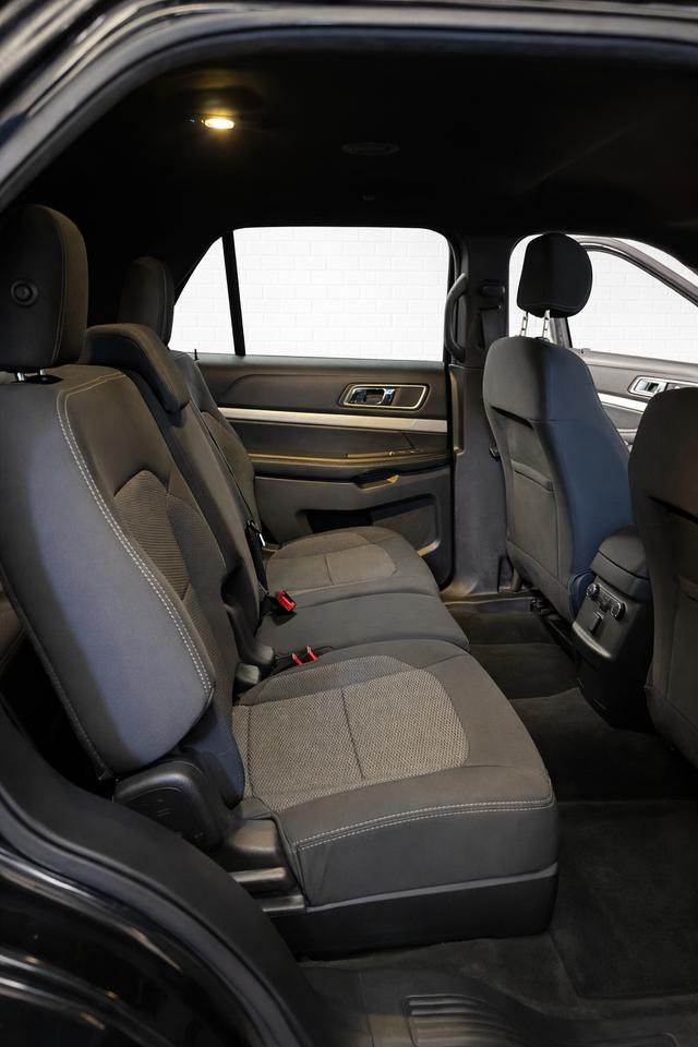 2017 Ford Explorer XLT V6 4WD One Owner Photo