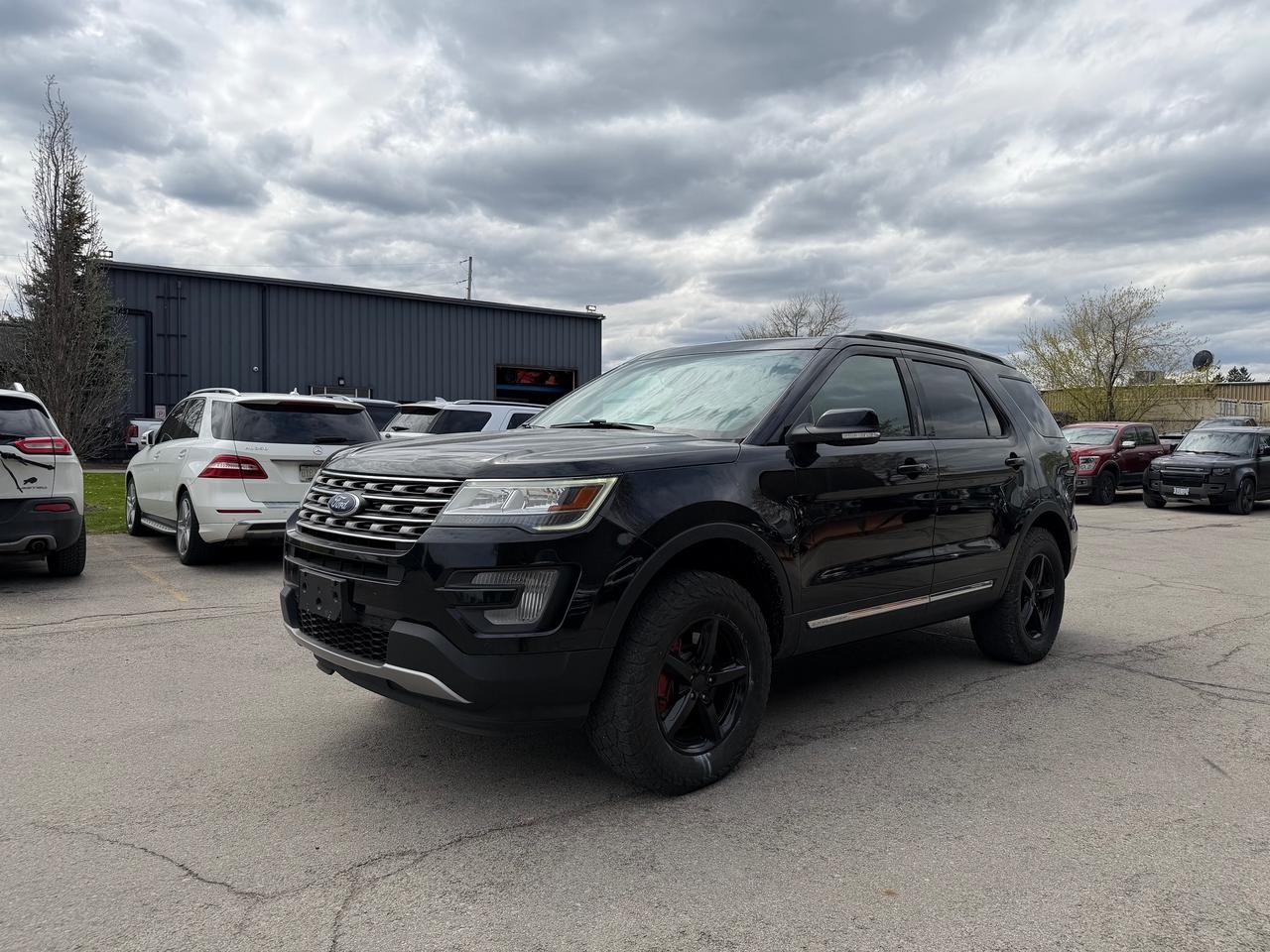 2017 Ford Explorer XLT V6 AWD 2 Yr Warranty 1 Owner