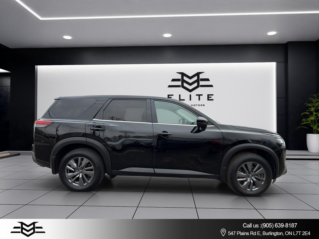 2022 Nissan Pathfinder S 4WD - Blind Spot Monitor - Reverse Camera !! Photo