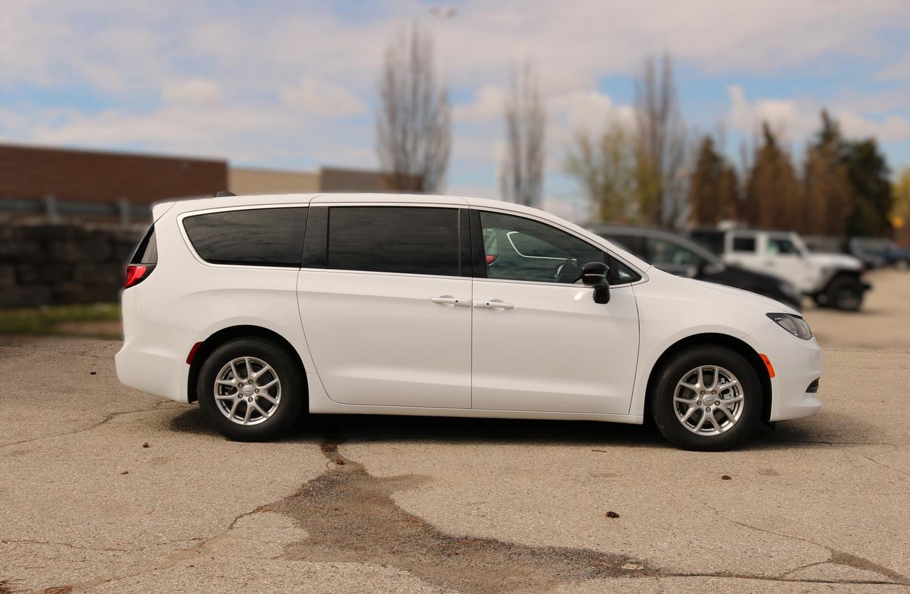 2026 Dodge Grand Caravan SXT 2WD Photo3