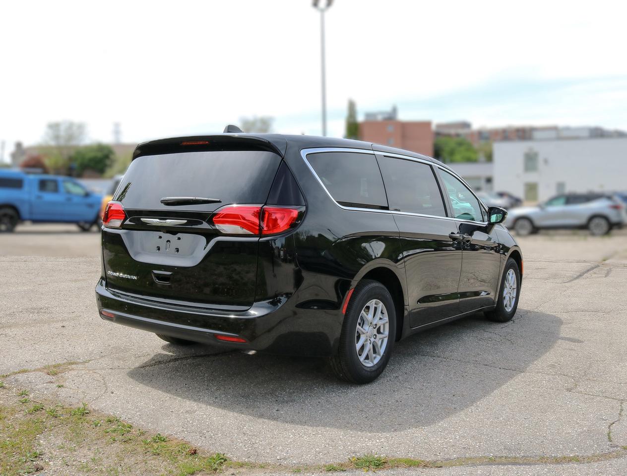 2026 Dodge Grand Caravan SXT 2WD Photo4