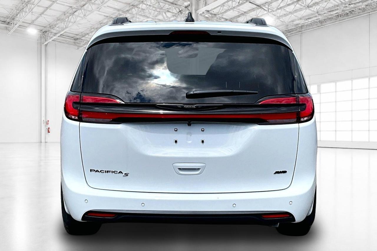 2026 Chrysler Pacifica SELECT AWD | Leather | Sunroof | Safety Sphere Photo3