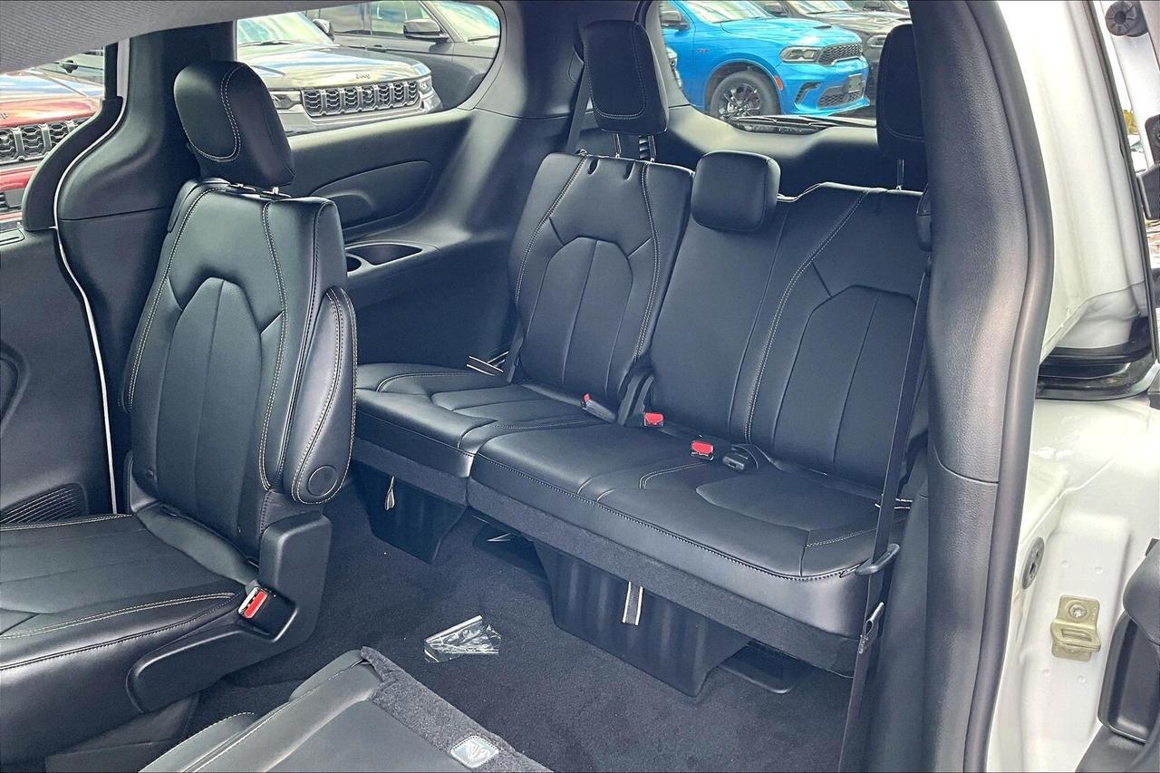 2026 Chrysler Pacifica SELECT AWD | Leather | Sunroof | Safety Sphere Photo
