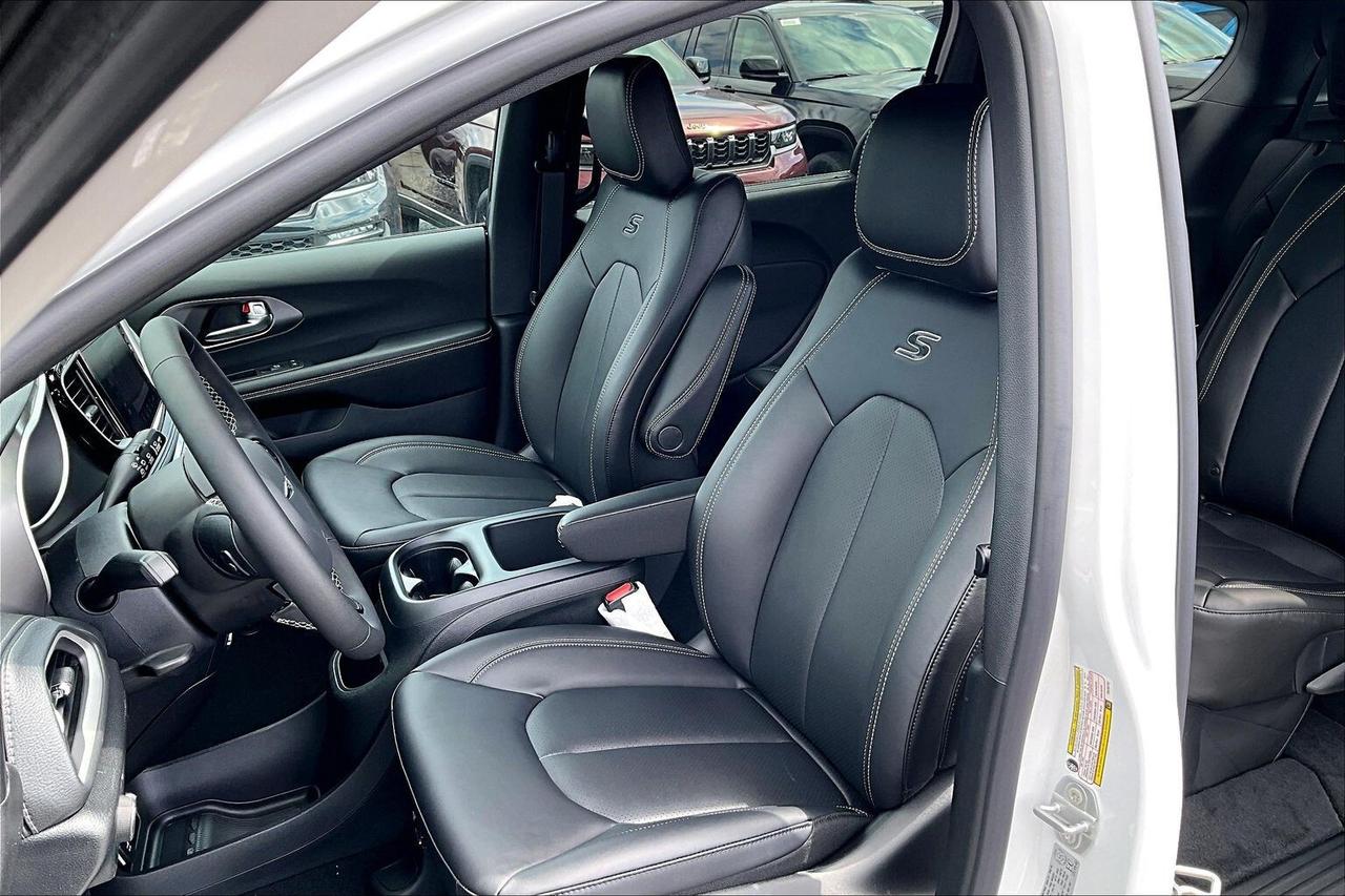 2026 Chrysler Pacifica SELECT AWD | Leather | Sunroof | Safety Sphere Photo