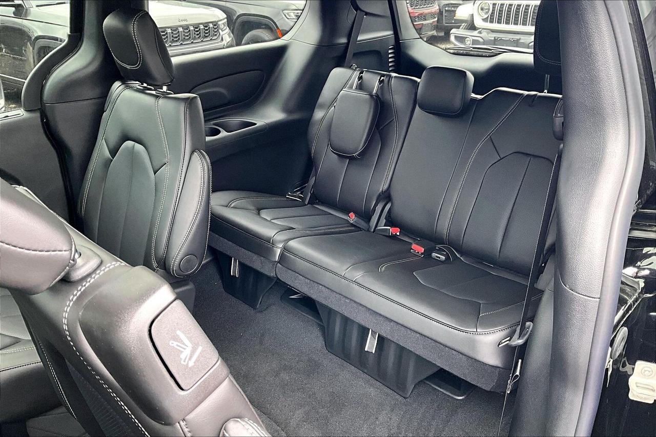 2026 Chrysler Pacifica SELECT | Leather | Sunroof | S App Pkg | Safety Photo