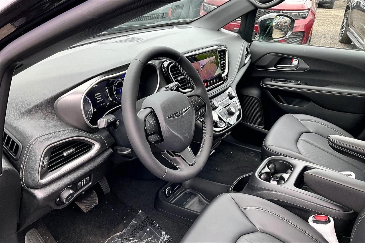 2026 Chrysler Pacifica SELECT | Leather | Sunroof | S App Pkg | Safety Photo