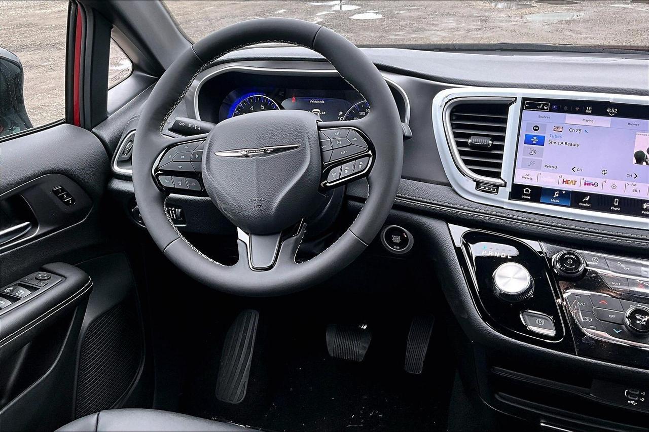 2026 Chrysler Pacifica SELECT FWD | Leather | S App Pkg | Safety Sphere Photo