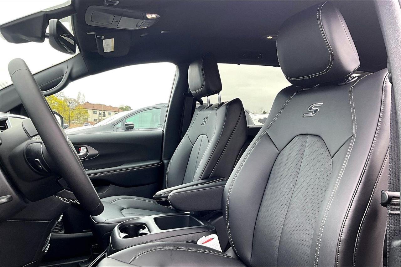 2026 Chrysler Pacifica SELECT FWD | Leather | S App Pkg | Safety Sphere Photo