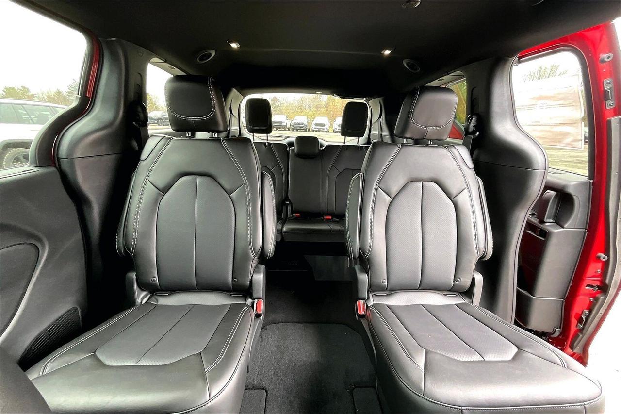 2026 Chrysler Pacifica SELECT FWD | Leather | S App Pkg | Safety Sphere Photo