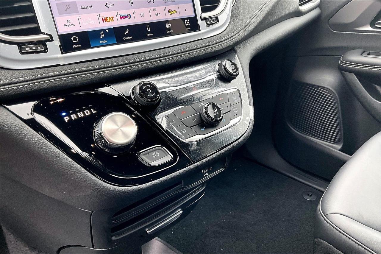 2026 Chrysler Pacifica SELECT FWD | Leather | S App Pkg | Safety Sphere Photo
