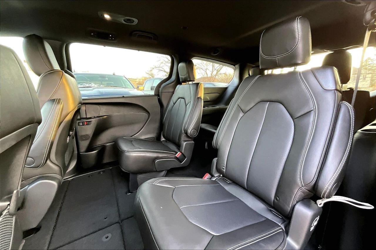 2026 Dodge Grand Caravan SXT | Power Doors & Lifgate | Leather | Stow N Go Photo