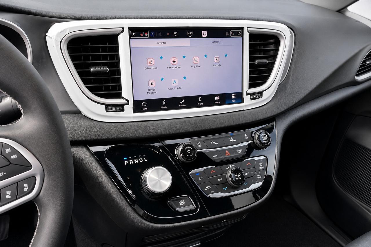 2026 Dodge Grand Caravan SXT | 10.1" Touch Screen | Leather | Stow N Go Photo
