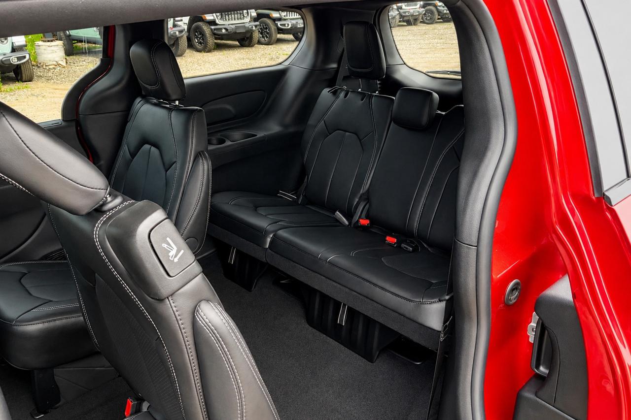 2026 Dodge Grand Caravan SXT | 10.1" Touch Screen | Leather | Stow N Go Photo