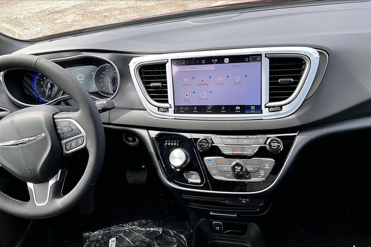 2026 Dodge Grand Caravan SXT | 10.1" Touch Screen | Leather | Stow N Go Photo