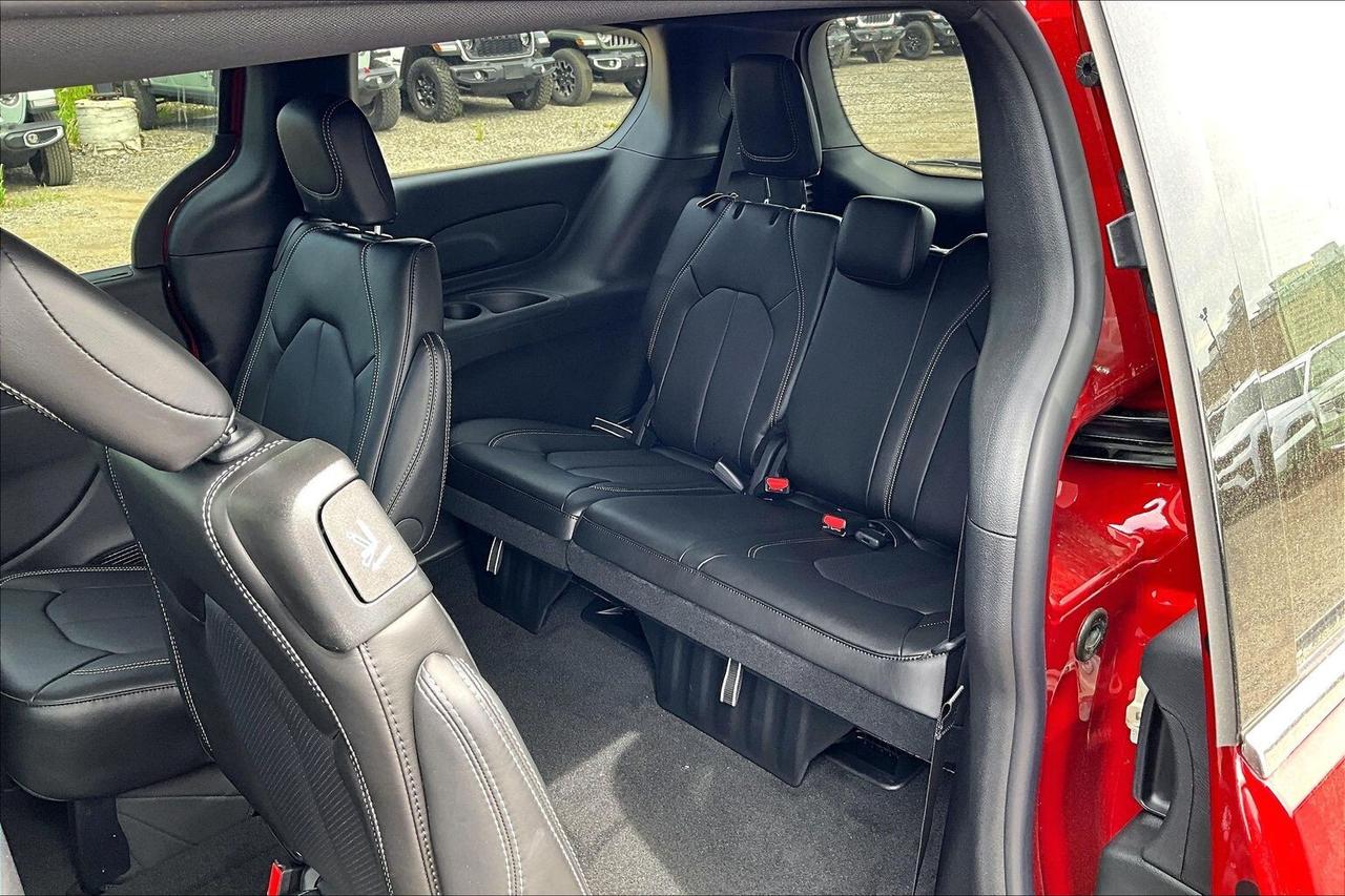 2026 Dodge Grand Caravan SXT | 10.1" Touch Screen | Leather | Stow N Go Photo