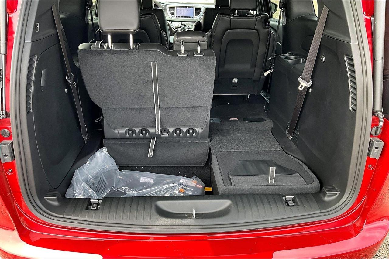 2026 Dodge Grand Caravan SXT | 10.1" Touch Screen | Leather | Stow N Go Photo