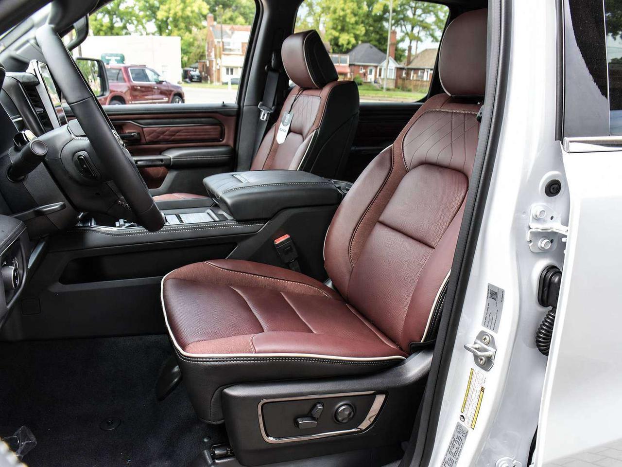 2026 RAM 1500 LIMITED | Night Pkg | HEMI | Pano Roof | Level A Photo