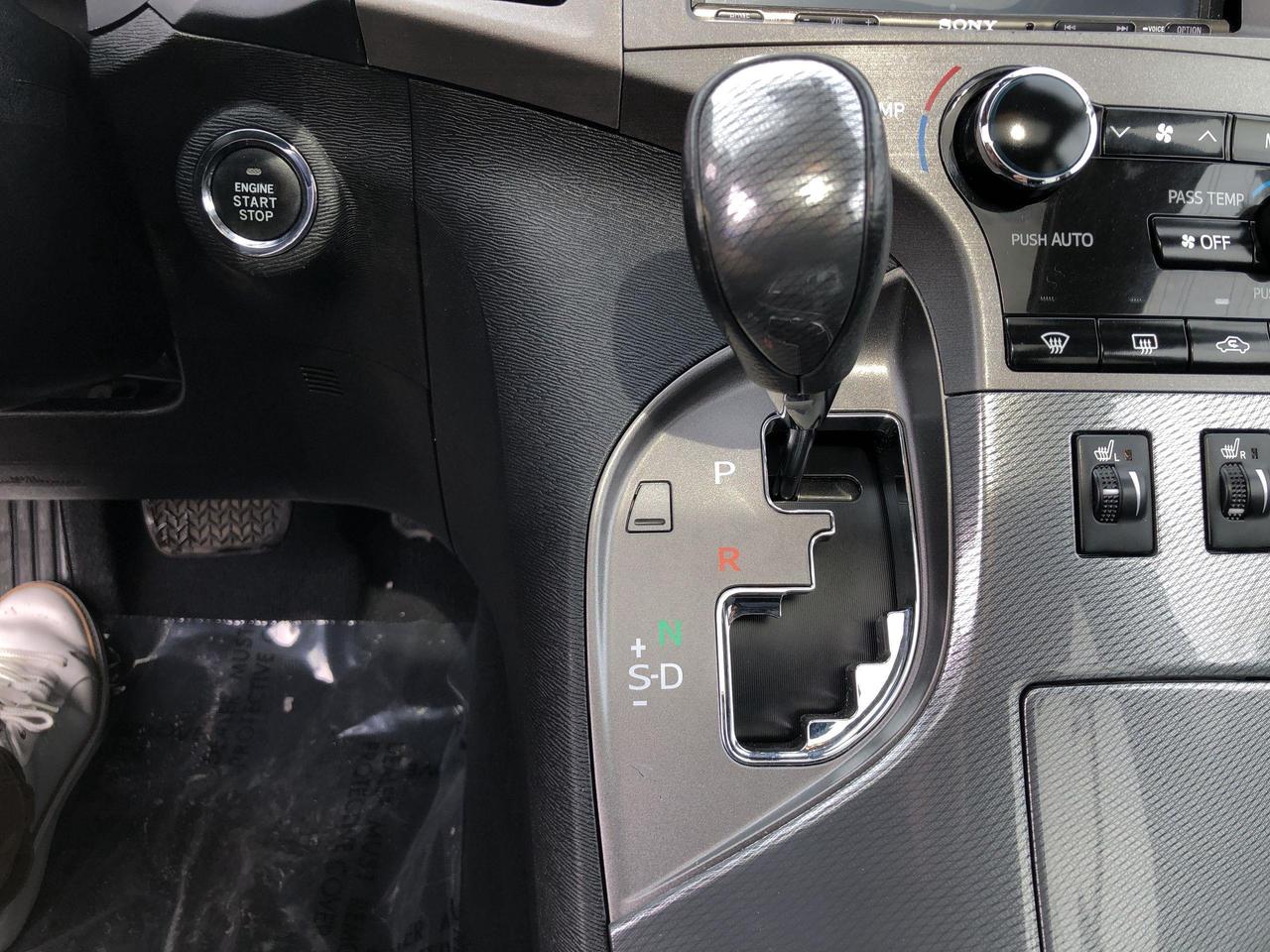 2014 Toyota Venza V6 LIMITED AWD, LEATHER, DUAL ROOF, HTD. SEATS, JB Photo