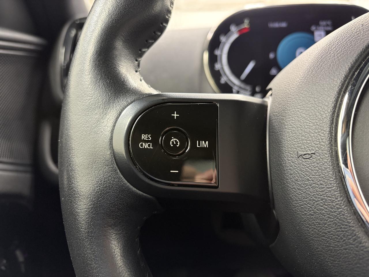 13831923