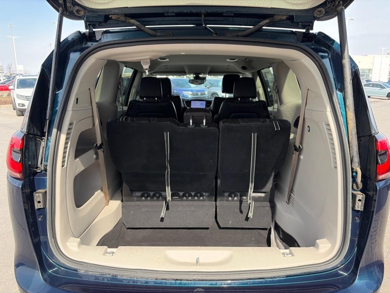 2023 Chrysler Pacifica Touring L  - Apple CarPlay Photo