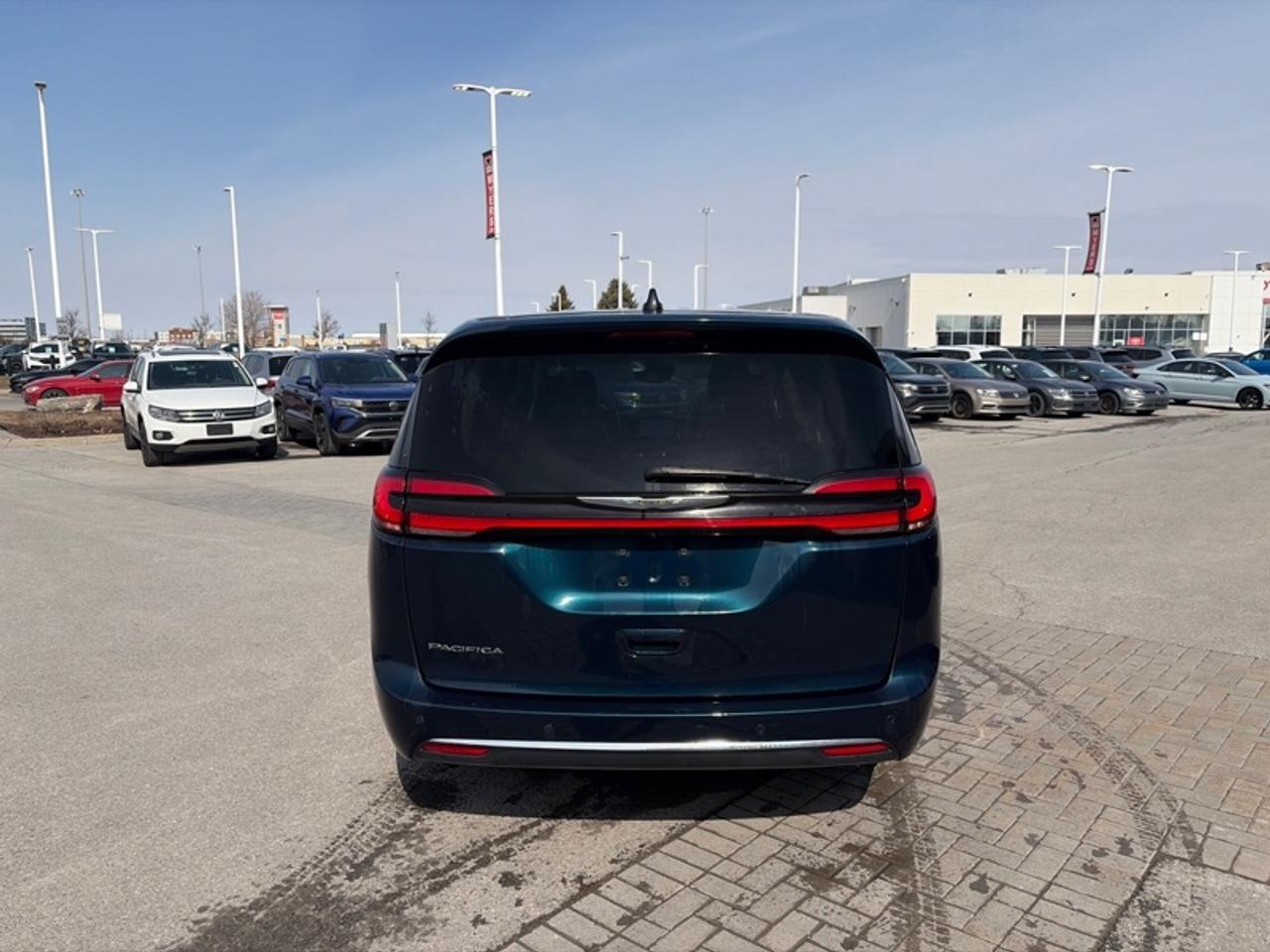 2023 Chrysler Pacifica Touring L  - Apple CarPlay Photo