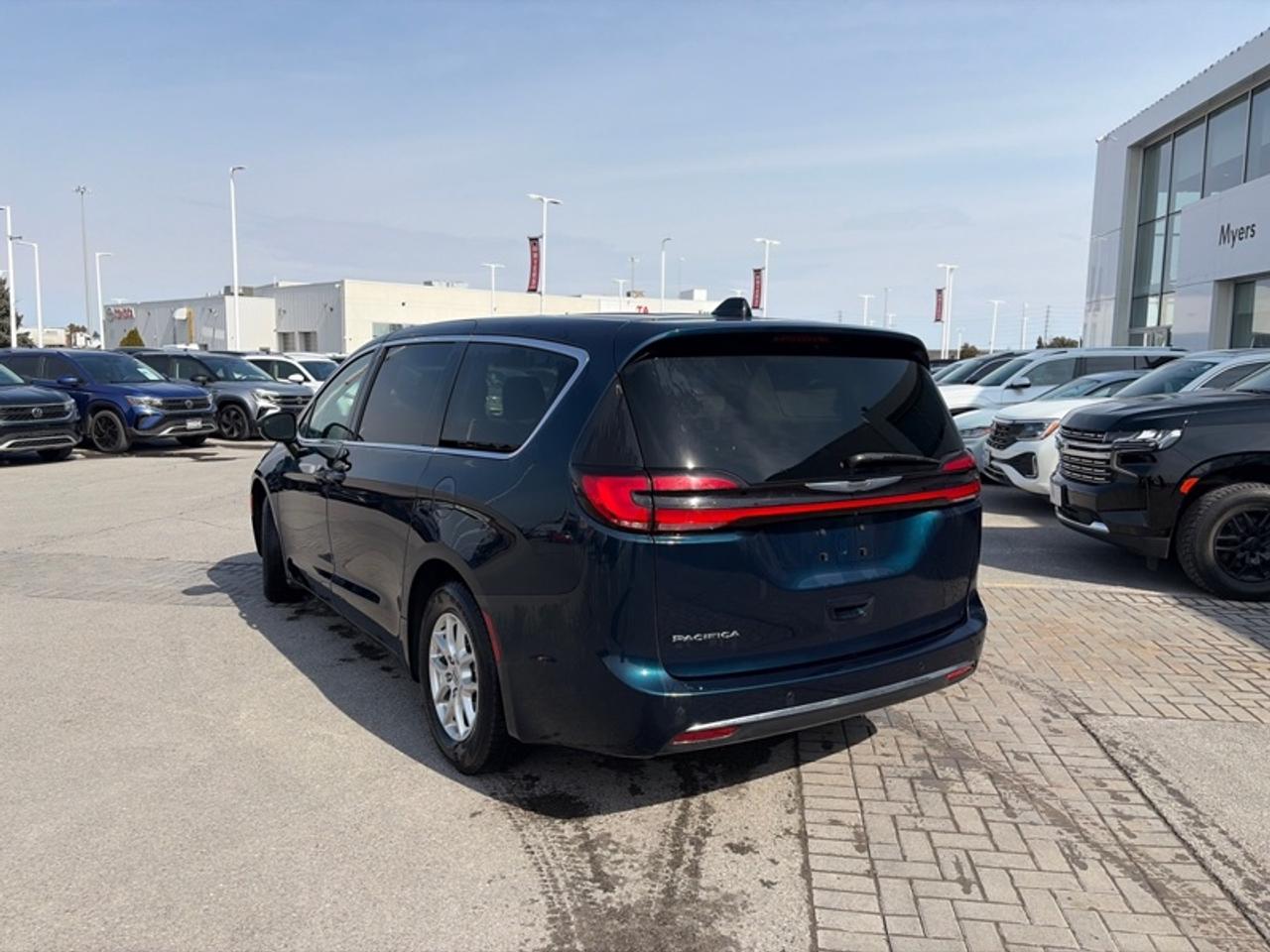 2023 Chrysler Pacifica Touring L  - Apple CarPlay Photo