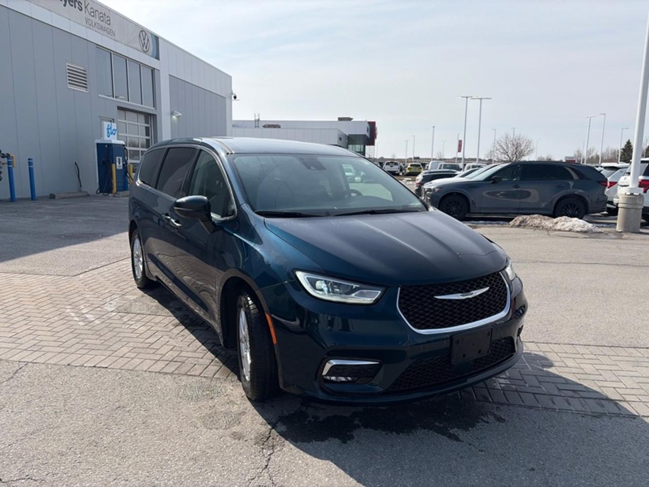 2023 Chrysler Pacifica Touring L  - Apple CarPlay Photo