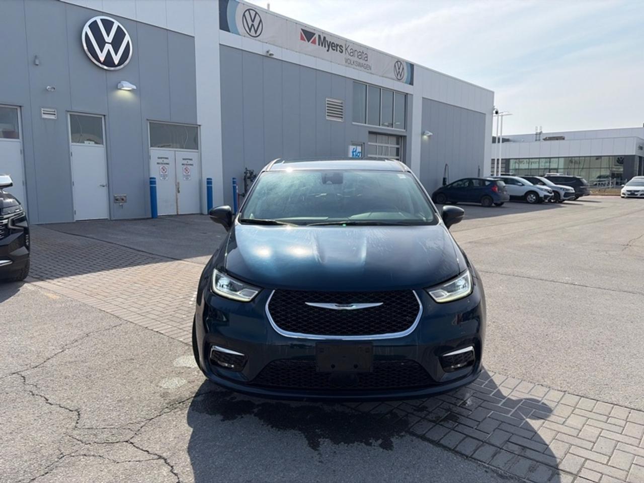 2023 Chrysler Pacifica Touring L  - Apple CarPlay Photo