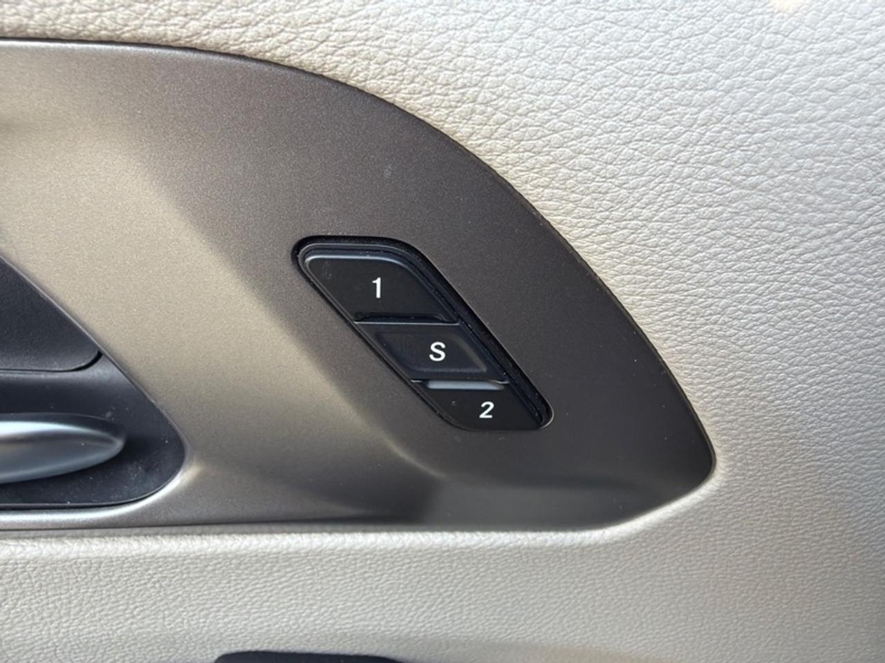 2023 Chrysler Pacifica Touring L  - Apple CarPlay Photo