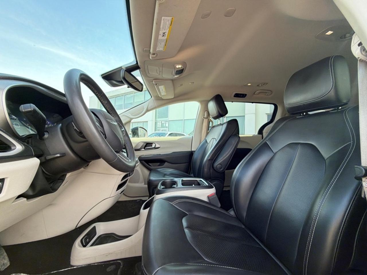 2023 Chrysler Pacifica Touring L  - Apple CarPlay Photo