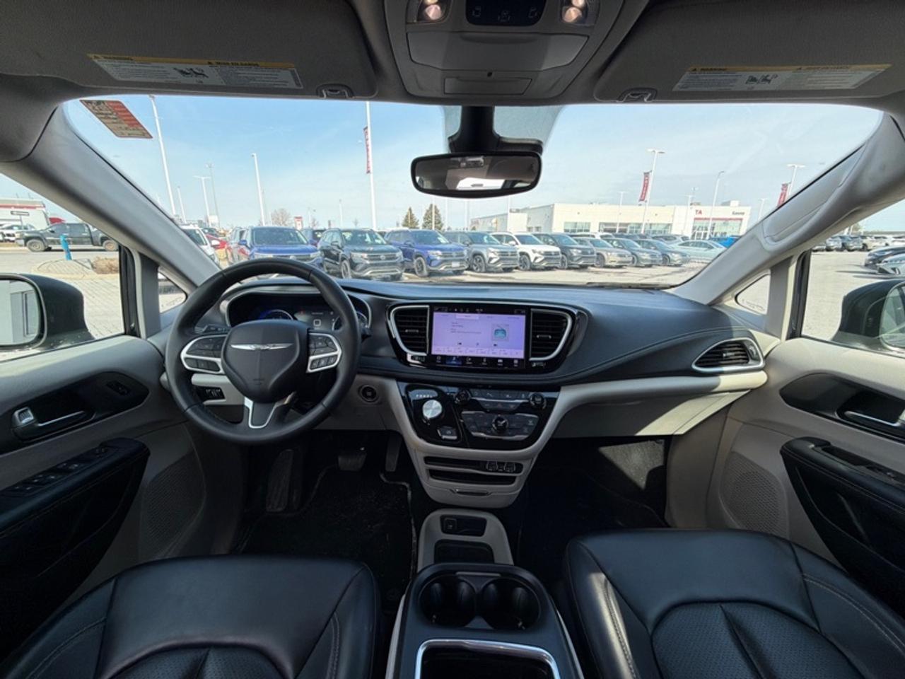 2023 Chrysler Pacifica Touring L  - Apple CarPlay Photo