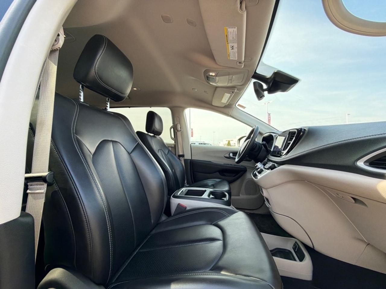 2023 Chrysler Pacifica Touring L  - Apple CarPlay Photo