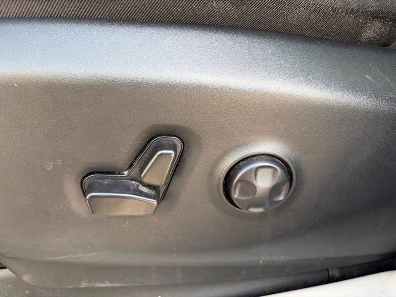 2023 Chrysler Pacifica Touring L  - Apple CarPlay Photo