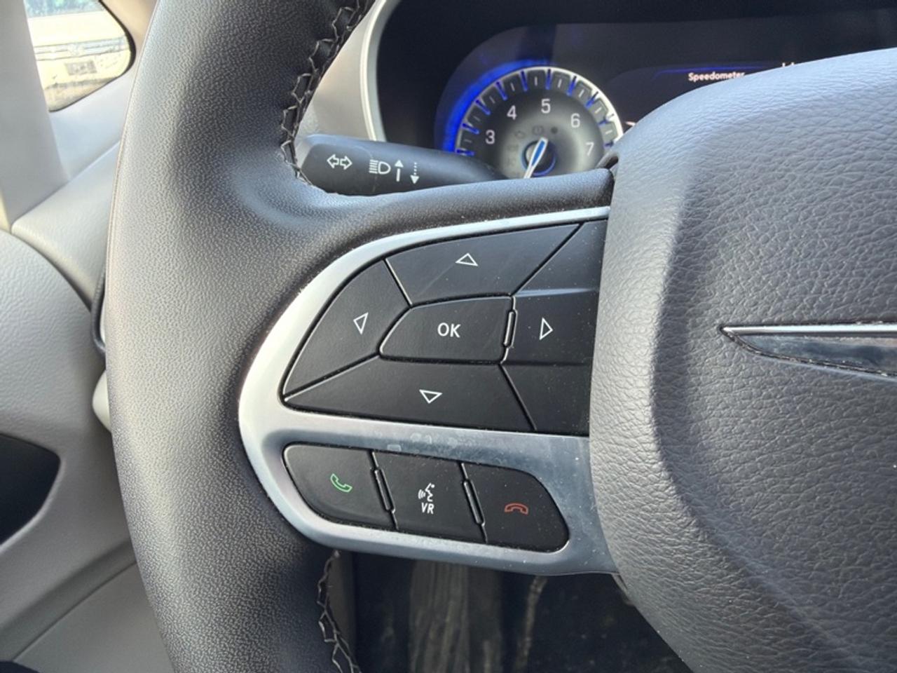 2023 Chrysler Pacifica Touring L  - Apple CarPlay Photo