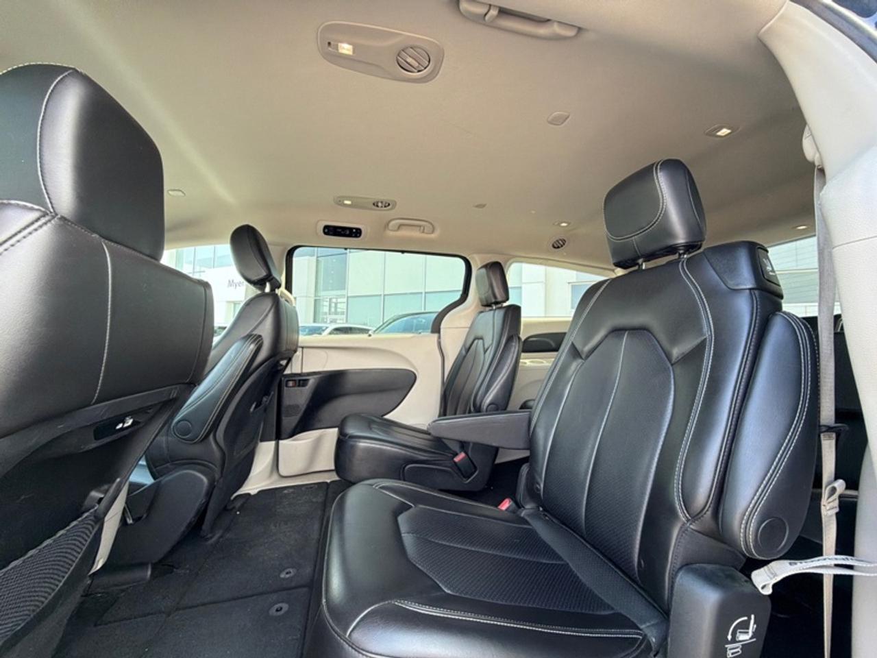 2023 Chrysler Pacifica Touring L  - Apple CarPlay Photo