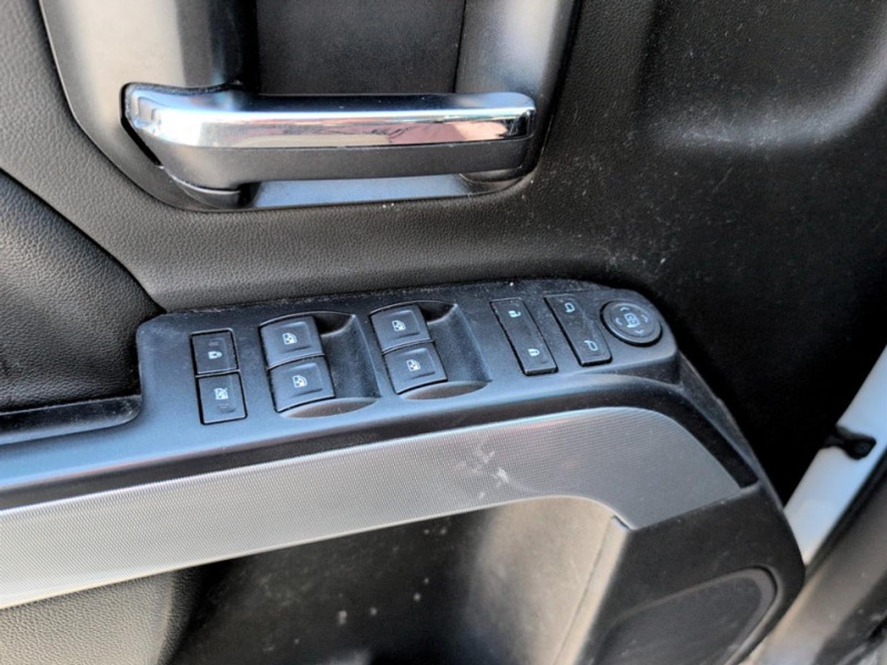 2018 Chevrolet Silverado 1500 2LT  *Z71 PKG - CLEAN CF* Photo