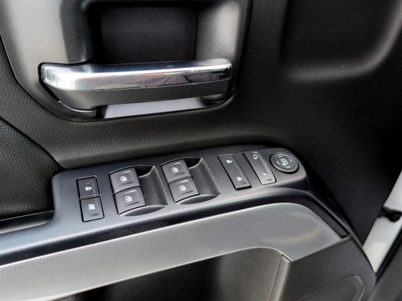 2018 Chevrolet Silverado 1500 2LT  *Z71 PKG - CLEAN CF* Photo
