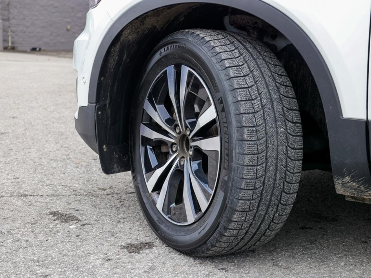 2020 Volvo XC40 T5 AWD R-Design  - Sport Package - $76.19 /Wk Photo