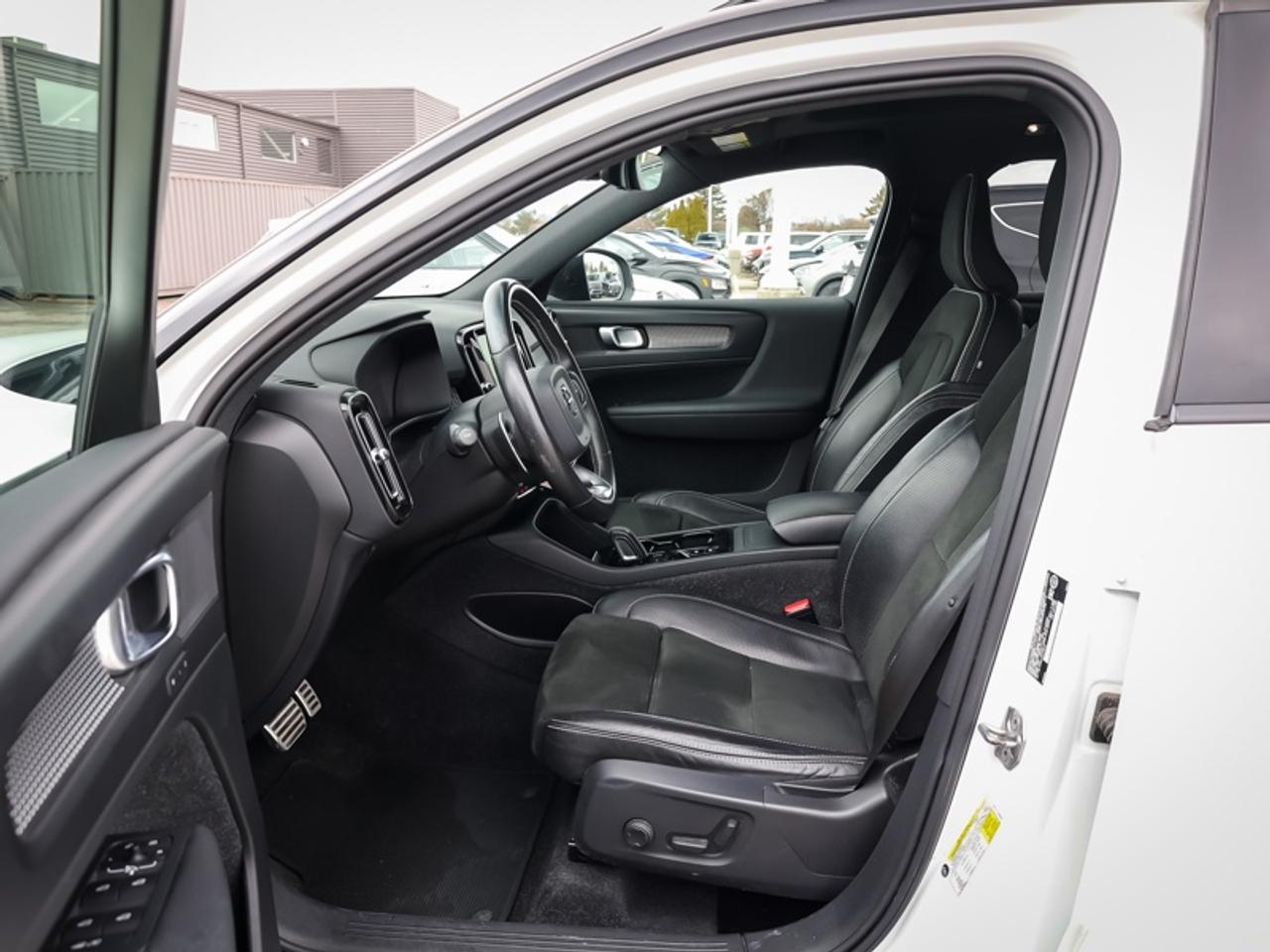 2020 Volvo XC40 T5 AWD R-Design  - Sport Package - $76.19 /Wk Photo